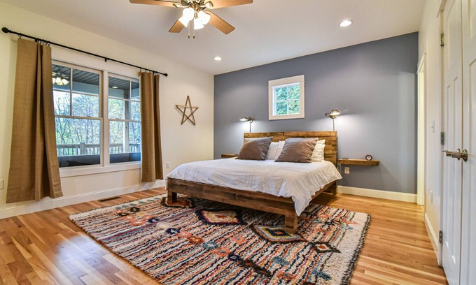East End - Valley Street House | Skyloft – Stunning Views, Modern Space