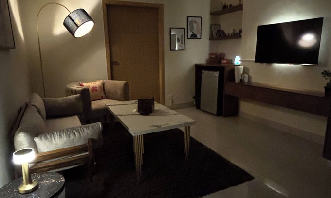 Islamabad Condo | Skyluxe Cozy Designer Suite + Rooftop Pool Self-Checkin