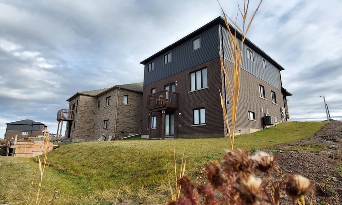 Welland House | SkyNest Retreat: Serene Stay