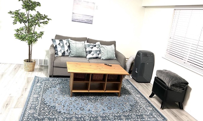 Port Coquitlam House | Skytrain Upstairs 2BR entire home TV, AC, Parking
