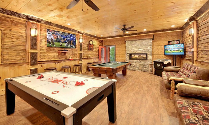 Gatlinburg - Pigeon Forge Cabin | SkyView Mansion:2025 Specials!