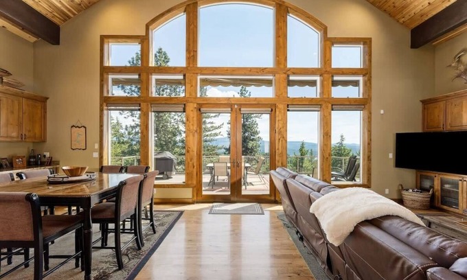 Coeur d'Alene House | Skyview Perch | Master Craftsmanship w/Lake Views