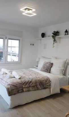 Livadhia Apartment | Skyview Studio