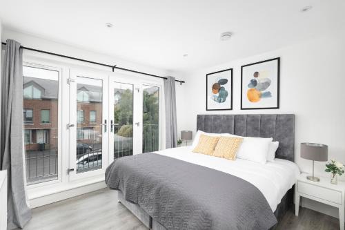 Enfield Apartment | Skyvillion - London Enfield Chase Apartments with Parking & Wifi