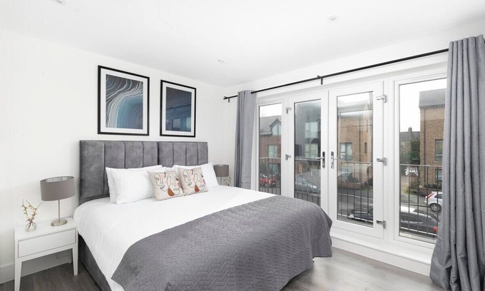 Enfield House | Skyvillion -Vineyard Court- Enfield 1Bed w/Balcony