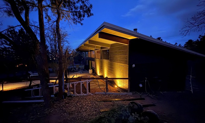 Skyway House | Skyway Retreat: Peaceful Secluded Mid-Century Guesthouse - Amazing Location!