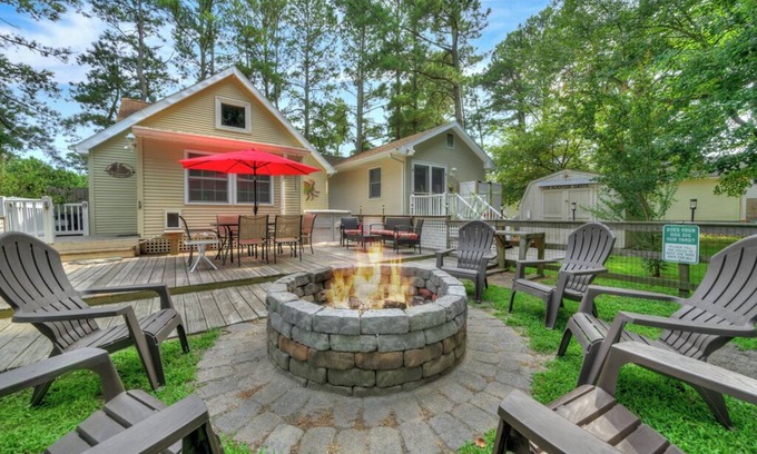 Piney Island House | Slack Tide is a wonderful 3 Bedroom/2 Bath Pet-Friendly Vacation Home on Chincot