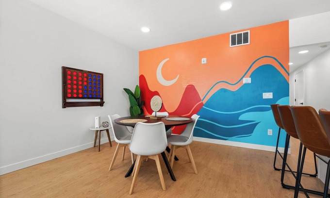 People's Freeway House | SLC Townhome 2BR Mountain Views Garage