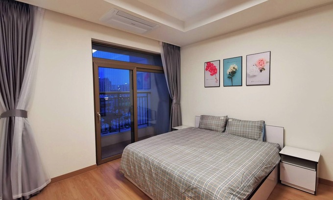 Xuan Tao Apartment | Sleek 2BR Hideaway in Starlake Daewoo's Most Exclusive Enclave