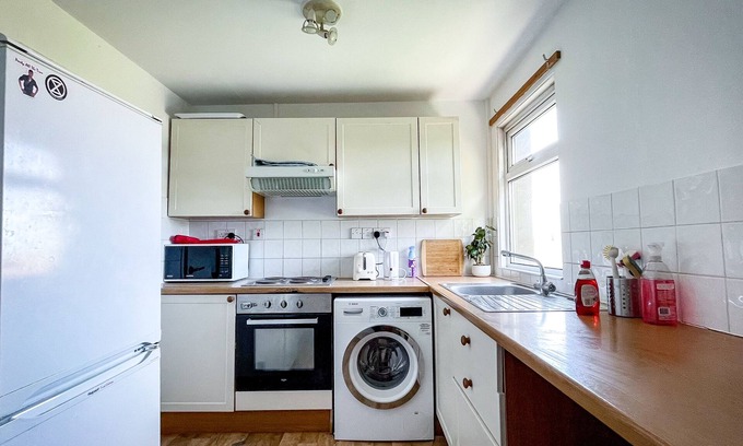 Filton Apartment | Sleek Bristol Getaway on Gloucester Rd