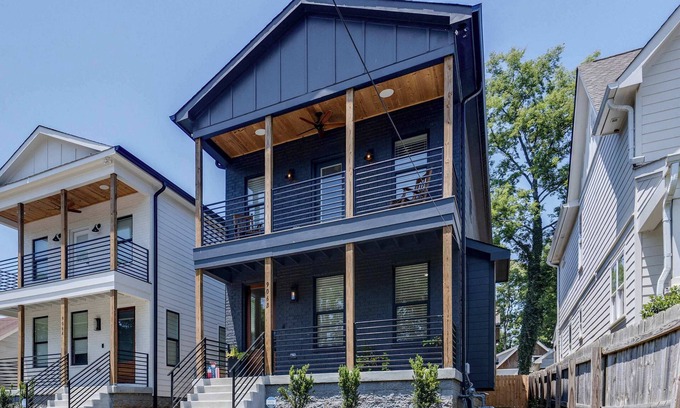 Cleveland Park House | Sleek & Convenient East Nashville Home