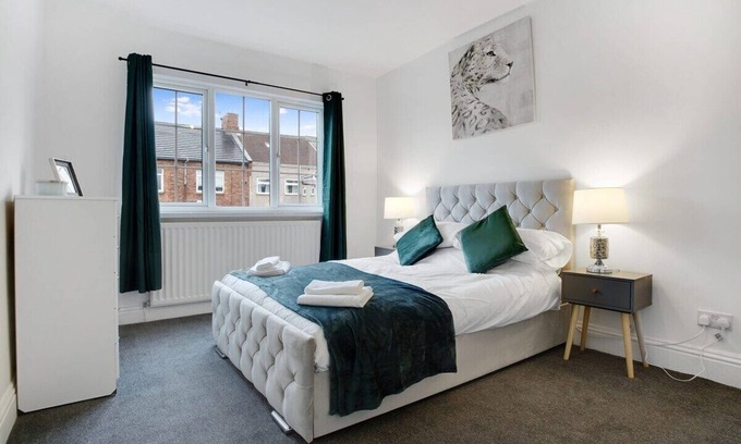 Hetton-le-Hole House | Sleek Gem Home in Houghton le Spring, Sleeps 5