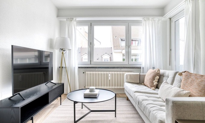 Iselin Apartment | Sleek Iselin 2 Room w/Storage, 1min to Local Market, by Blueground