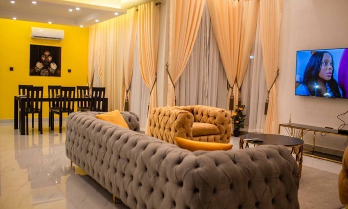 Kumasi House | Sleek Luxury 3-bedroom townhome in Kumasi with AC, WiFi
