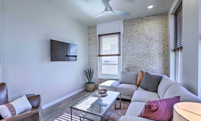 Downtown Apartment | Sleek, Newly Updated Downtown San Marcos Apt!