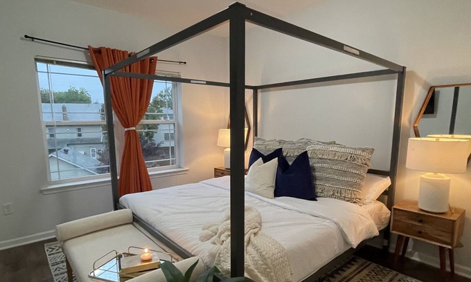Middlesex House | Sleek & Sexy Condo with balcony