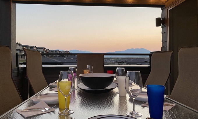 Superior House | Sleek, spacious, townhouse - oh the views! By Sports Stable. Minutes to Boulder