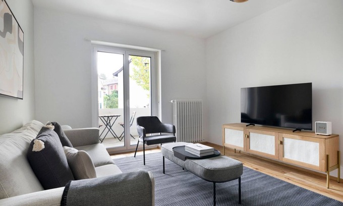 St. Johann Apartment | Sleek St. Johann 3 Room w/Storage & W/D, nr Local Market, by Blueground