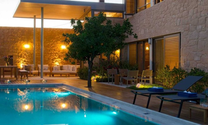 Kontomari Apartment | Sleek Stone House With Swimming Pool