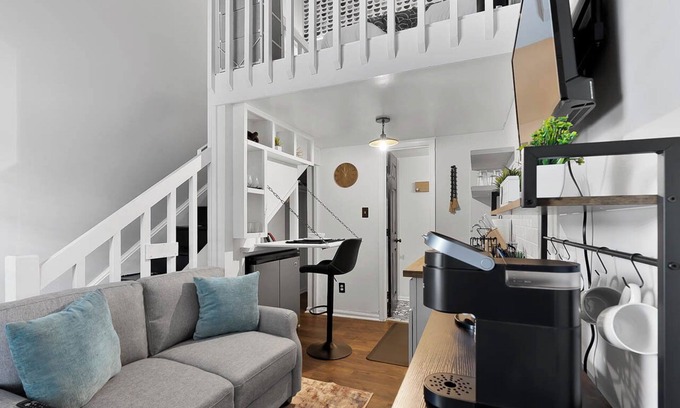 Southwest Raleigh Apartment | Sleek Urban Loft Dwntown Raleigh