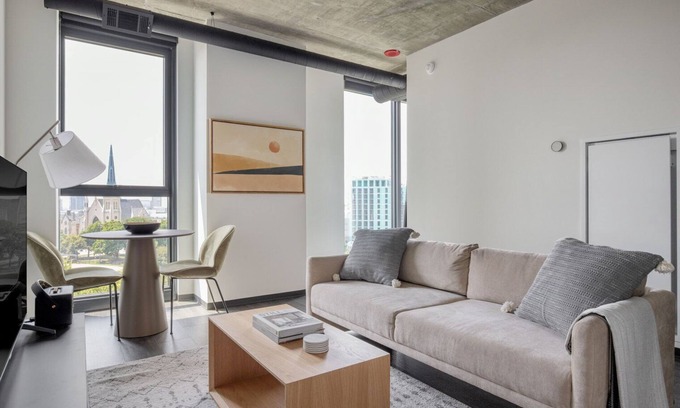 Near West Side Apartment | Sleek West Loop 1BR w/Dog Run & Gym, nr Union Park, by Blueground