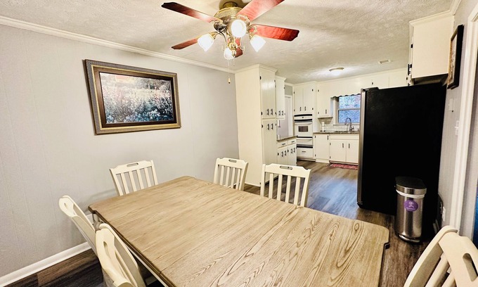 Acworth House | Sleep 10 Newly Listed Vacation Home in Acworth near many restaurants & groceries