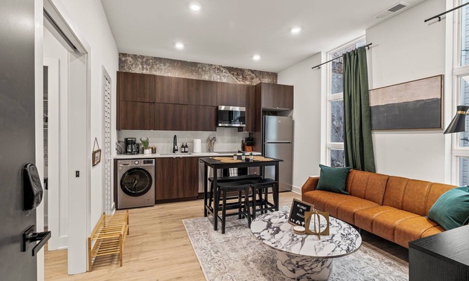 Center City Apartment | Sleep 3- Beautiful Unit- Walk Around in Old City