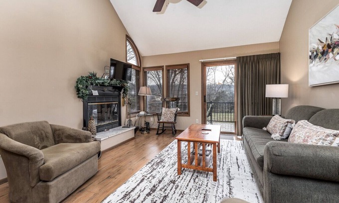 The Galena Territory House | Sleep 4 in cozy 2-bedroom, 2-bath townhouse