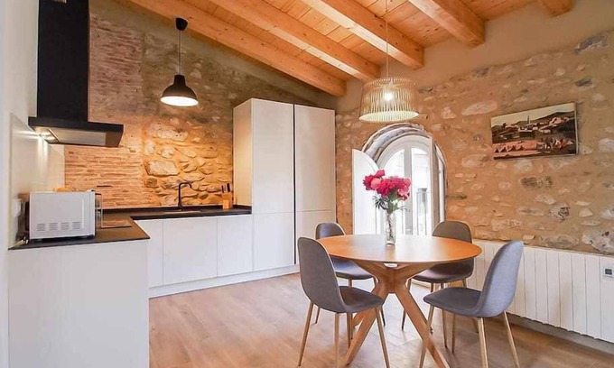 Besalu Apartment | Sleep and Stay Besalú Iglesia Atico with terrace