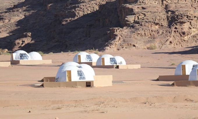 Wadi Rum Hotel | Sleep in Wadi Rum UFO under the stars.