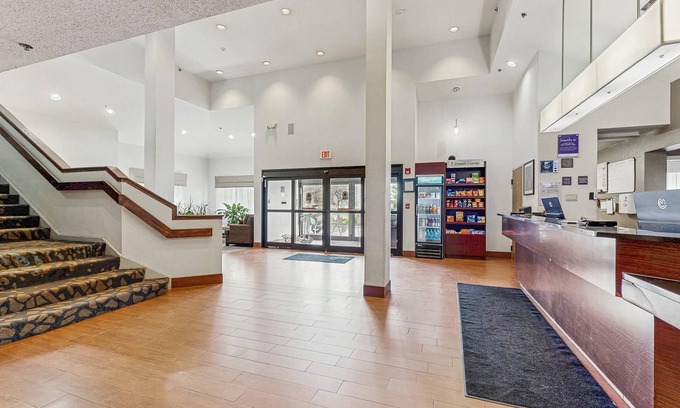 Cheektowaga Hotel | Sleep Inn & Suites Buffalo Airport
