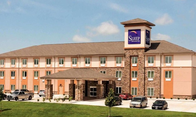 Fort Scott Hotel | Sleep Inn & Suites Fort Scott
