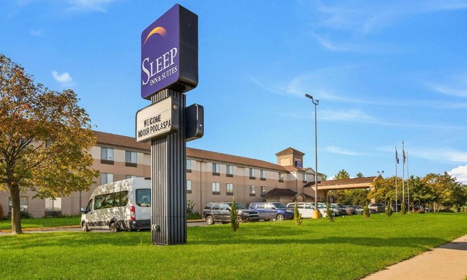 East Paris Hotel | Sleep Inn & Suites Grand Rapids Southeast - Kentwood