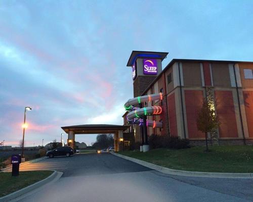 Liberty Hotel | Sleep Inn & Suites Indoor Waterpark