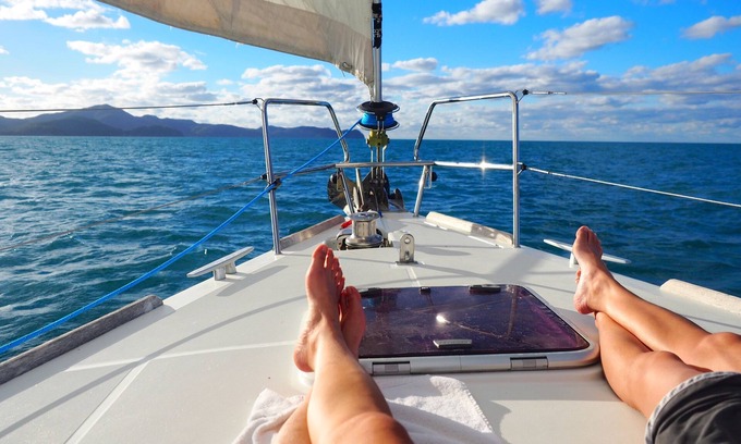 Les Anses-d'Arlets Boat Rental | Sleep on the water, privatize a charming sailboat in Grand Anse!