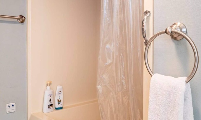 Wallingford Boat Rental | Sleepless in Seattle on a HouseBoat