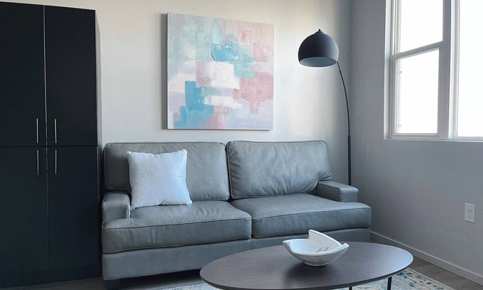 NoDo District Apartment | Sleepover: Desirable 1BD/1BA + Gym- Downtown Omahan