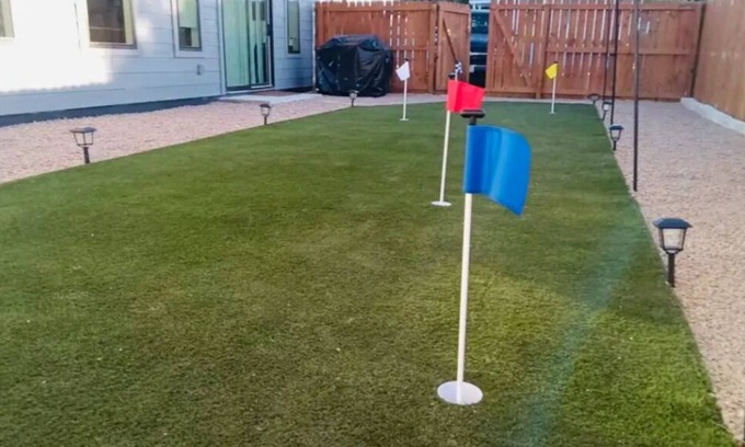 Arena District House | Sleeps 10 - Downtown - Grill, Mini Golf, Free Parking: 4 Cars, Huge Fenced Patio