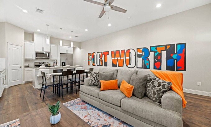 Fort Worth House | Sleeps 10+KingBed+Backyard+Stockyards+Free Parking