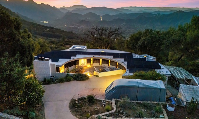 Malibu House | Sleeps 10, Luxe 2 Homes Malibu Hills Retreat | Cielo Estate by AvantStay