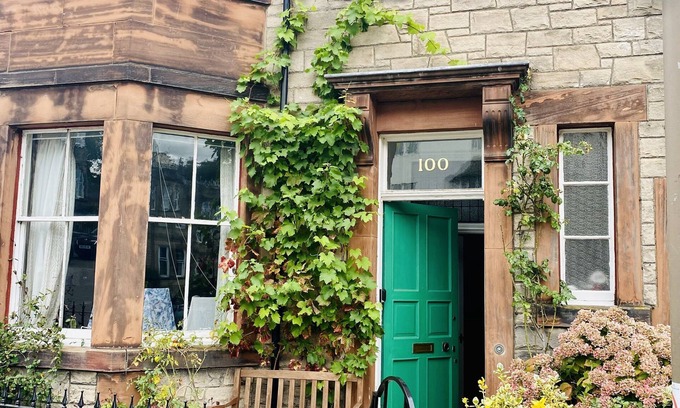 Gifford House | Sleeps 10, near Royal Mile, beautiful house