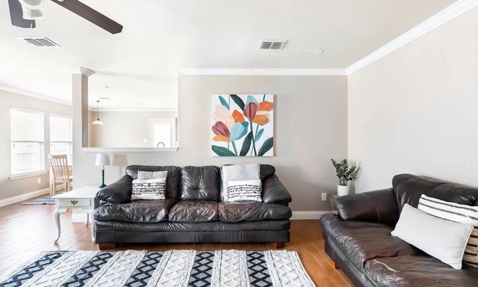 Fate House | Sleeps 10*Pet Friendly*Kid Friendly*Near Dallas