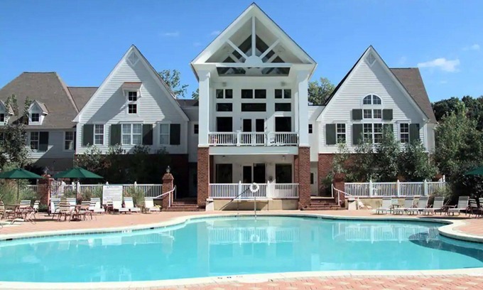 Lackey Cottage | Sleeps 10 - Spacious 3BR Cottage - Family Friendly Resort - Close to Theme Parks