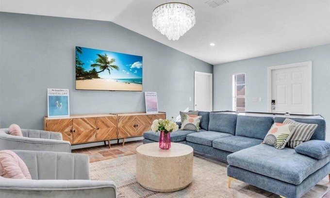 Palma Sola House | Sleeps 12 4BR/4BA Heated Saltwater Pool 2 King Suites Min to AMI & IMG