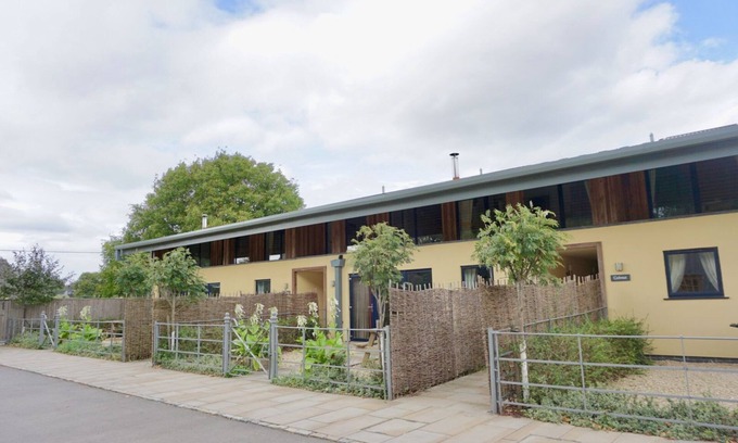 Chedworth House | Sleeps 14, 7 Bedrooms, 2 Dogs Welcome, No Smoking, Wood burner, Garden, Cot and Highchair, Children