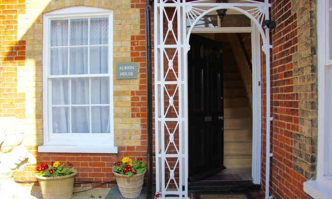 Saxmundham Villa | Sleeps 14 Seaside Luxury House on the Suffolk Heritage