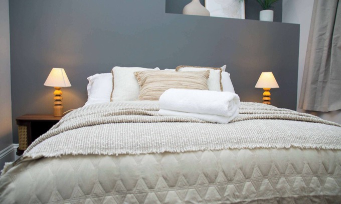 Old Trafford House | Sleeps 14 The Old Trafford Zen by Genesis Living