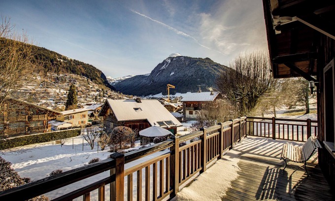 Morzine Ski Chalet | Sleeps 14 with a Hot tub and Sauna