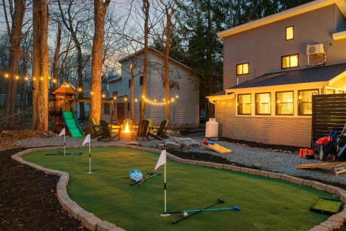 Tobyhanna House | Sleeps 15 Sauna Hot Tub Fire Pit & Putt Putt