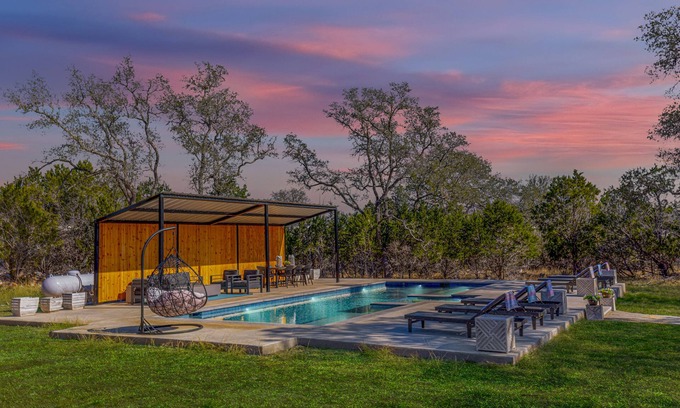 Dripping Springs House | Sleeps 18, Football Fave, Pool, Hot Tub, Fire Pits
